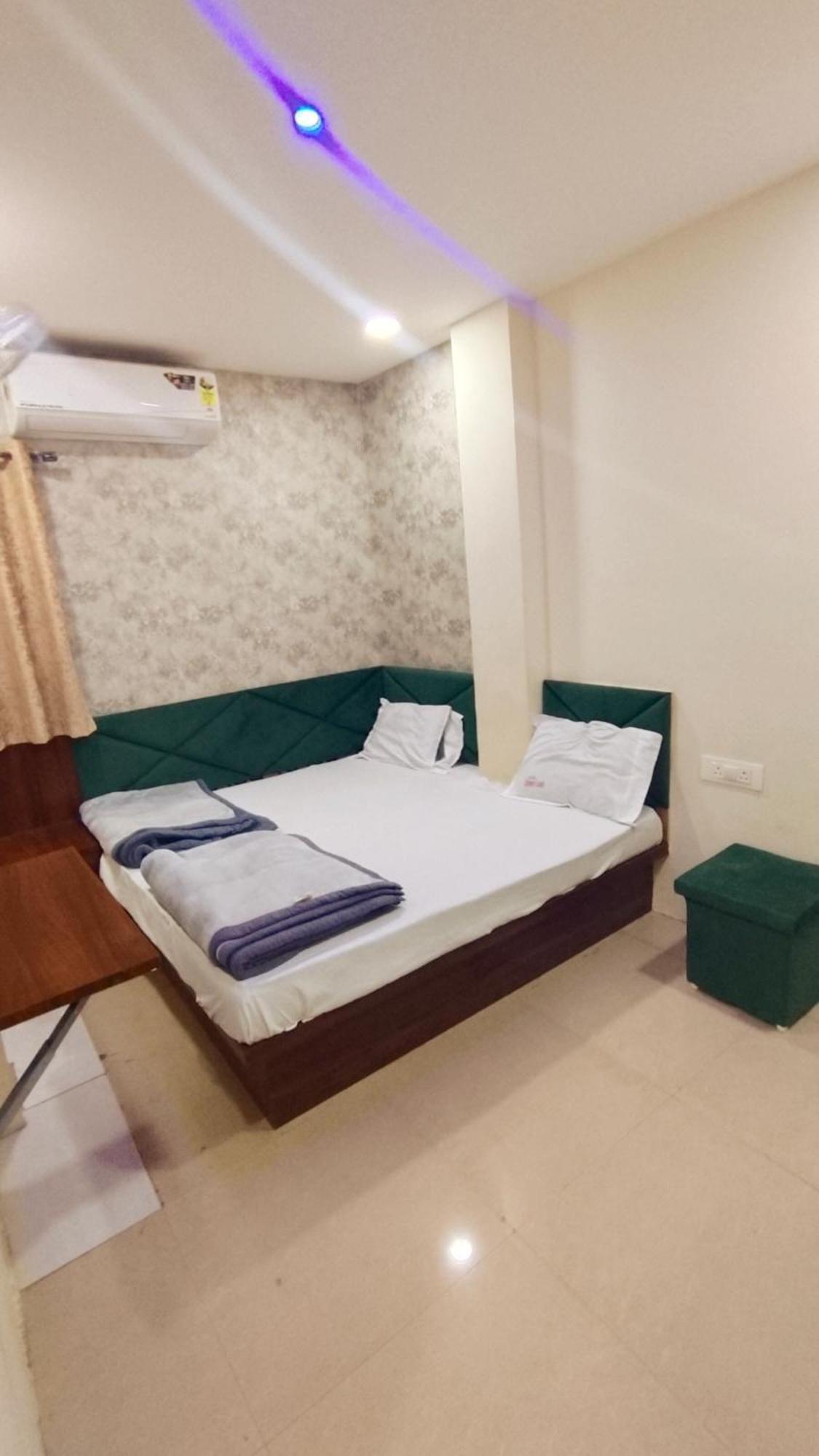 Green Leaf Hotel Ujjain Exterior foto